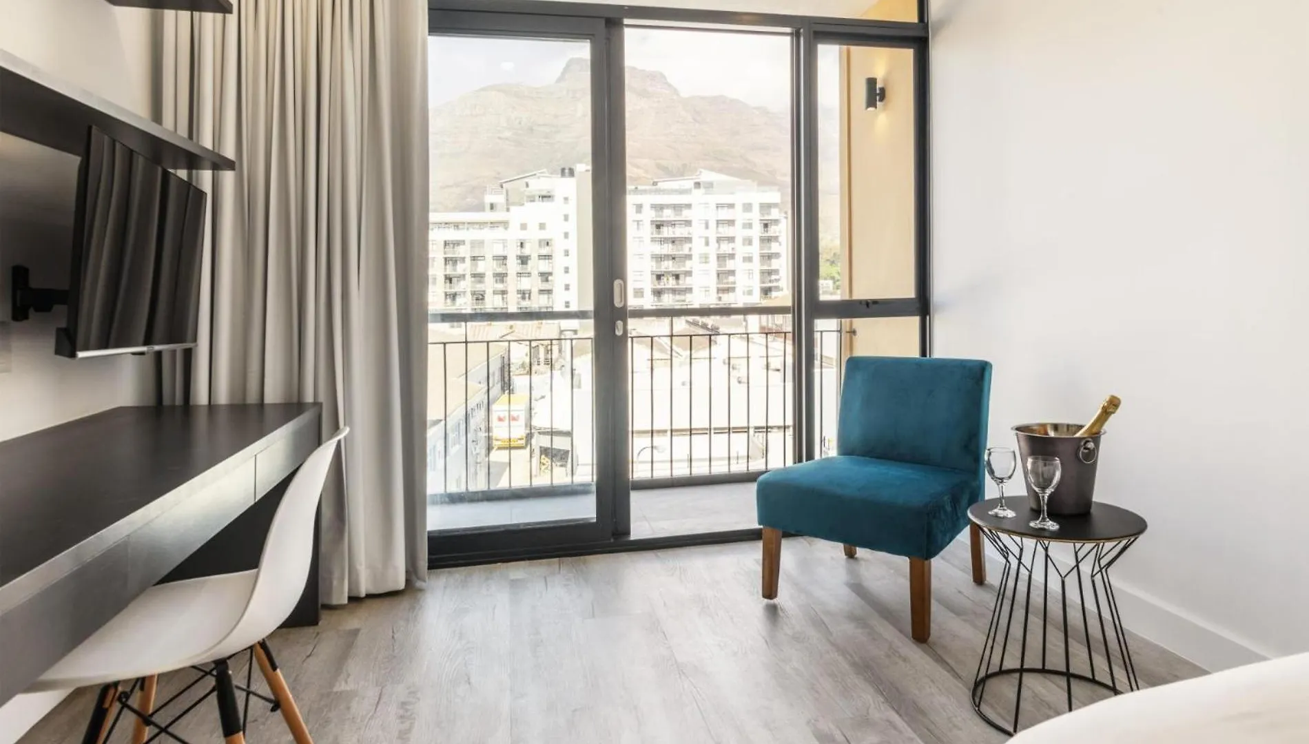 Apartment Serene Haven In A Historic Neighborhood Cape Town